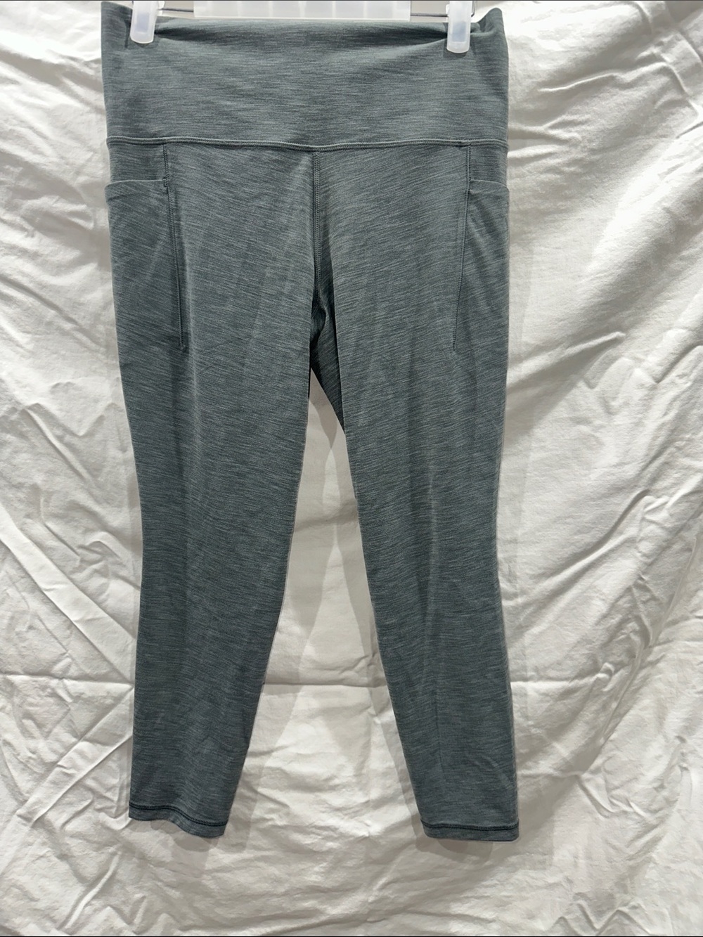 Athleta Heathered Gray Salutation Stash Pocket 7/8 Legging
